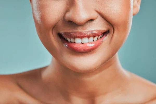 Closeup View Mixed Race Woman Posing Green Background Female Showing — Stockfoto