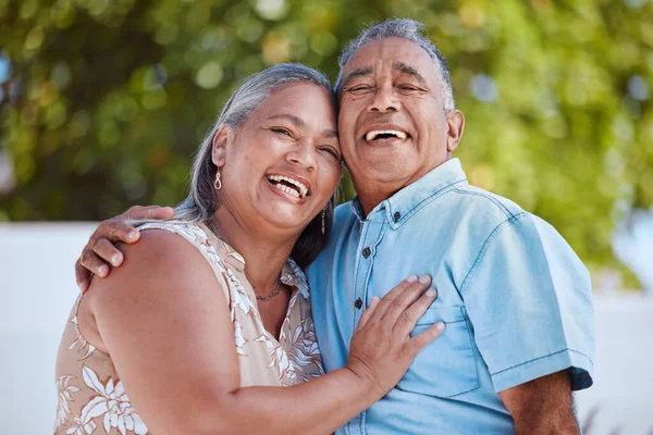Kärlek Äldre Par Och Kram Gärna Fira Äktenskap Jubileum Och — Stockfoto