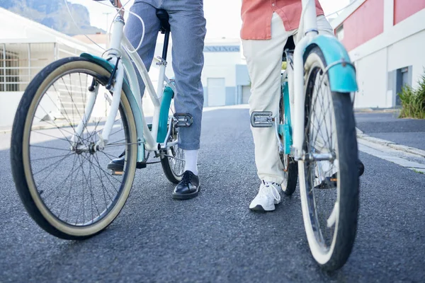 Bicicleta Cidade Pernas Casal Para Exercício Rua Viajar Uma Cidade — Fotografia de Stock