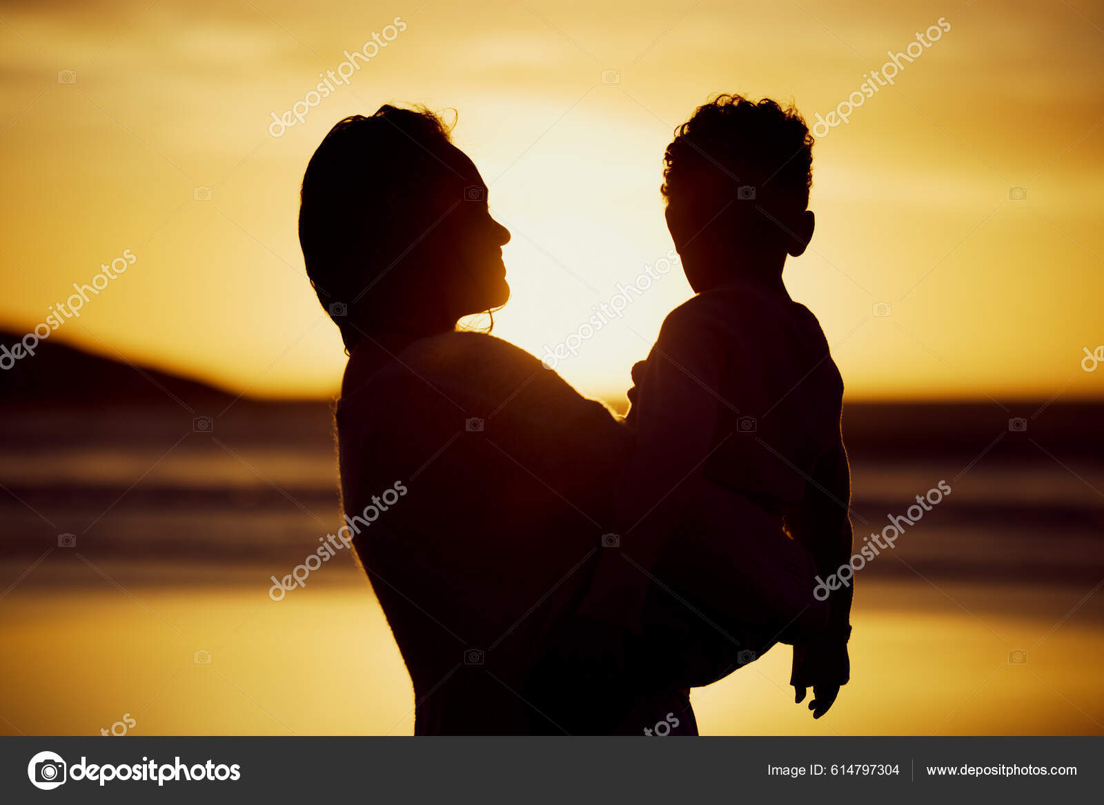 Silhouette Shot Mother Holding Her Son Beach Sunset Woman Kid Stock Photo  by ©PeopleImages.com 614797304