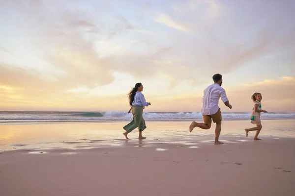 Ihnen Den Weg Zum Spaß Zeigen Ein Junges Paar Das — Stockfoto