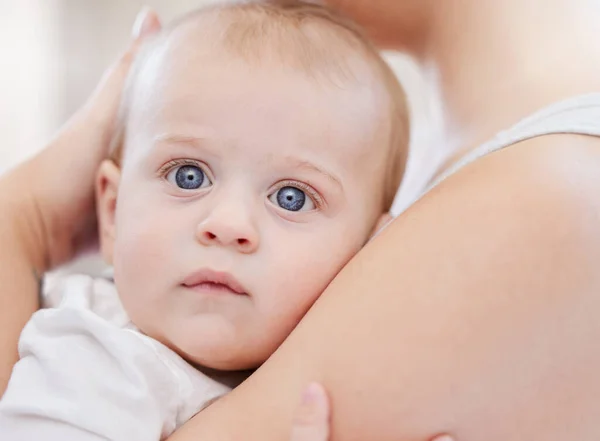 Det Varme Lyset Morgenen Mens Alle Gjesper Ugjenkjennelig Kvinne Som – stockfoto