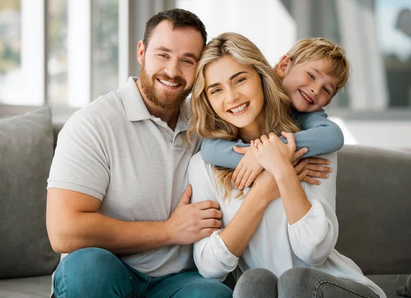 Happy Caucasian Family Three Looking Relaxed While Sitting Bonding Sofa — Foto Stock