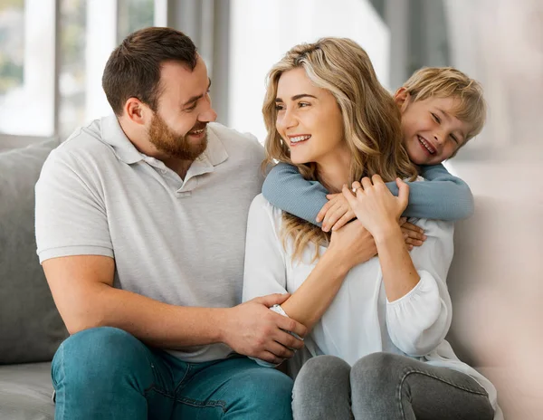 Happy Caucasian Family Three Looking Relaxed While Sitting Bonding Sofa — Foto Stock