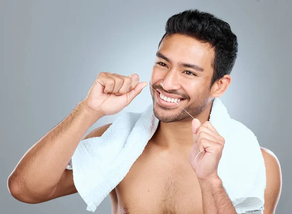 Flossing Paso Crucial Para Evitar Las Caries Hombre Usando Hilo — Foto de Stock