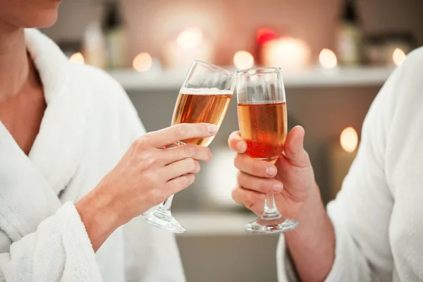 Par Champagne Toast Eller Lyx Spa Datum Äktenskapet Framgång Födelsedagsfirande — Stockfoto