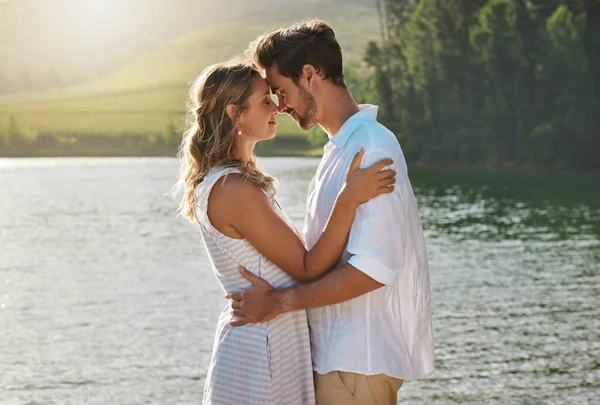 Sei Mia Fonte Pace Felicità Una Giovane Coppia Che Trascorre — Foto Stock