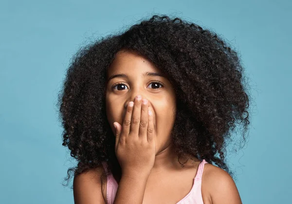 Black Child Surprised Shocked Wow Expression Covering Mouth Awe Feeling — Stock Photo, Image