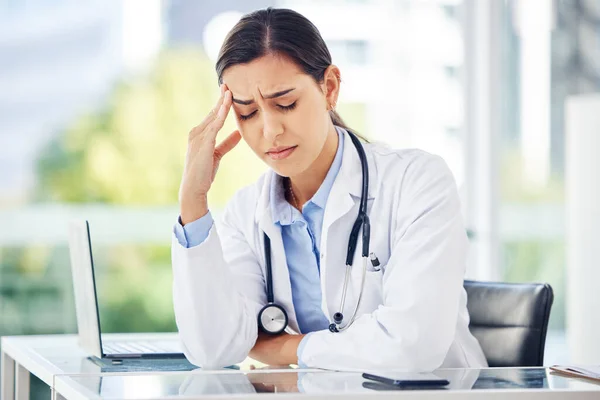 What Going Young Doctor Looking Stressed Out While Working Medical — Stock Photo, Image
