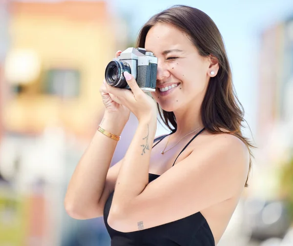 Fotografin Stadtfotografin Und Digitalkamerafrau Machen Urbane Fotoshootings Zur Erinnerung Weltweite — Stockfoto