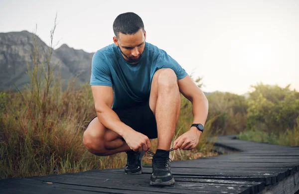 Wandelschoenen Natuur Mens Pad Wandelen Voor Welzijn Gezondheid Lichaamsbeweging Het — Stockfoto