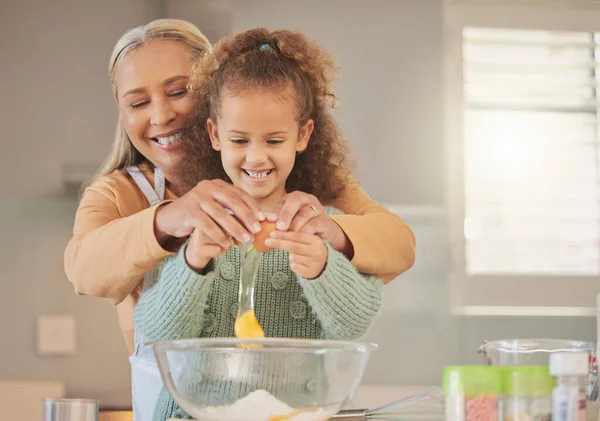 Visitare Nonna Significa Biscotti Appena Sfornati Una Donna Che Cuoce — Foto Stock