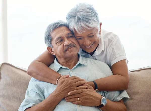 Sei Mancata Una Donna Anziana Che Abbraccia Marito Casa — Foto Stock