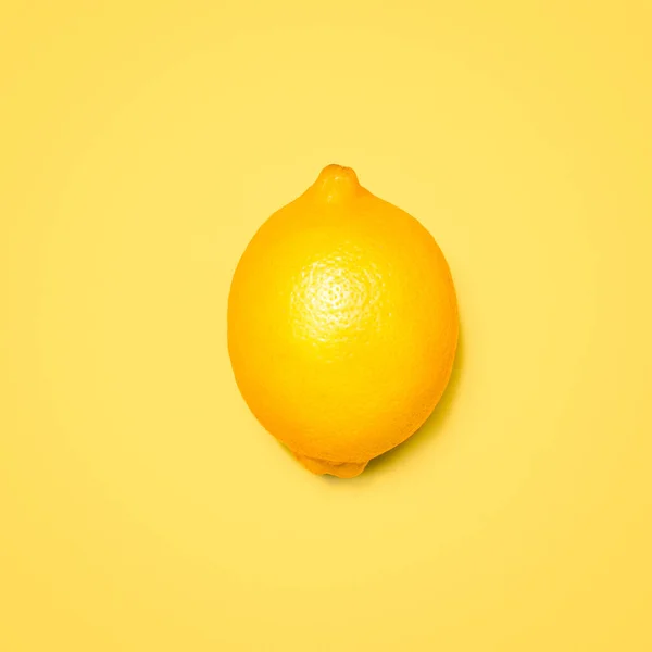 Ein Großartiger Immunverstärker Eine Zitrone Vor Studiohintergrund — Stockfoto