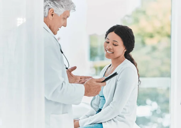 Just Need Check Your Information Senior Doctor Reviewing Patients Results — Stock Photo, Image