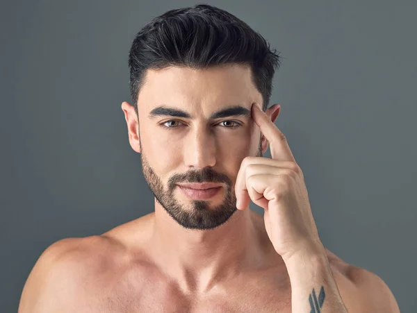 You Think Skincare Products Just Women Think Again Handsome Young — Stock Photo, Image