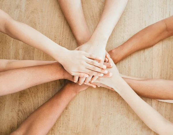 Zal Een Handje Helpen Negen Een Groep Familieleden Die Hun — Stockfoto