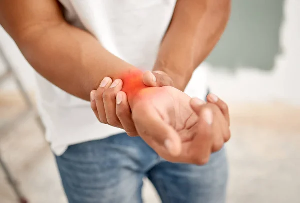 Hier Voel Pijn Een Onherkenbare Man Die Ongemak Zijn Pols — Stockfoto