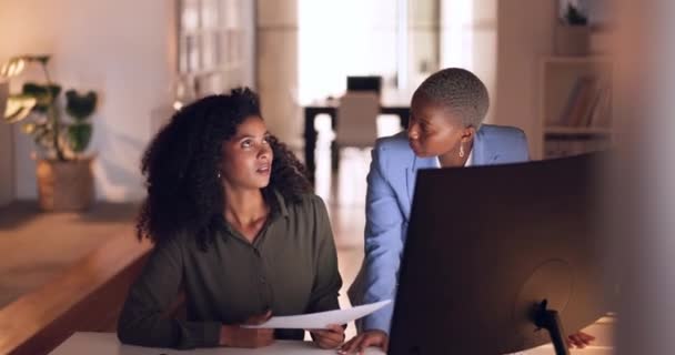 Documents Collaboration Discussion Avec Une Équipe Femmes Affaires Travaillant Dans — Video