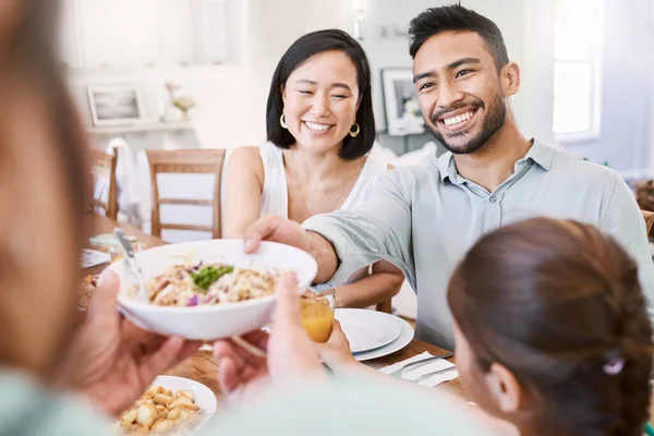 Thuis Waar Geliefd Bent Een Jong Stel Luncht Thuis Met — Stockfoto