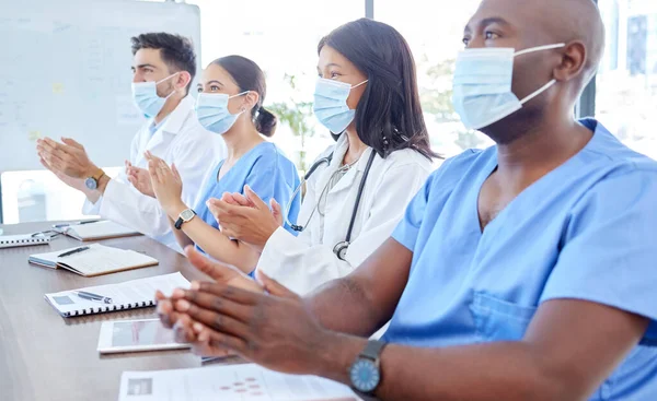 Doktorlar Hemşireler Londra Hastanesi Sağlık Ekibi Için Kapkara Maske Alkış — Stok fotoğraf