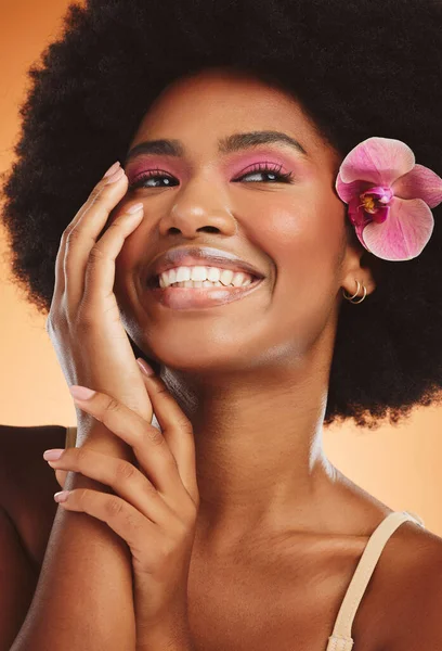 Bloem Model Make Met Afro Close Voor Mode Cosmetische Schoonheid — Stockfoto