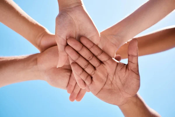 Support Community Hands Friends Blue Sky Teamwork Collaboration Networking Park — Stock Photo, Image