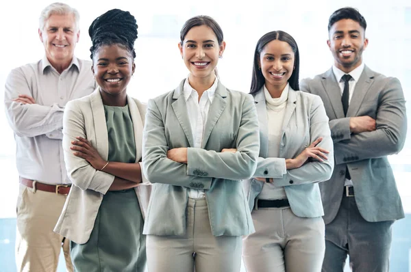 Confiança Uma Coisa Maravilhosa Retrato Recortado Grupo Diversificado Empresários Corporativos — Fotografia de Stock