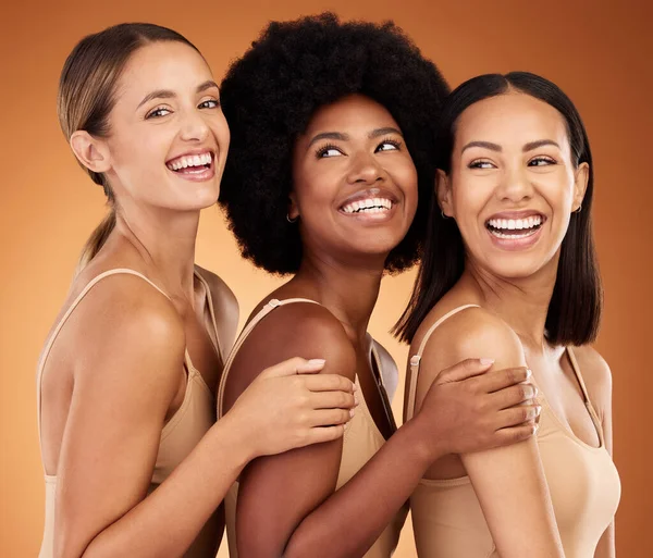 Beleza Mulheres Felizes Cuidados Pele Grupo Sorrir Junto Com Pele — Fotografia de Stock
