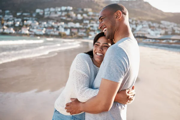 Amor Mejor Que Esto Una Joven Pareja Pasando Tiempo Playa —  Fotos de Stock