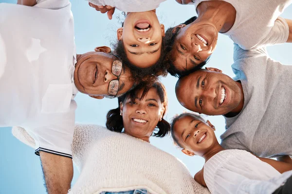 Family Support System Low Angle Shot Family Huddling Together — Stock Photo, Image
