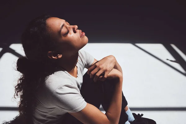 Questa Sensazione Passerà Una Giovane Donna Seduta Manicomio — Foto Stock