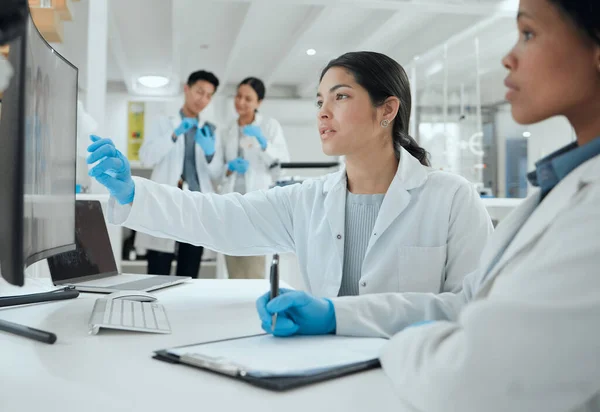 Test Essenziale Quando Tratta Del Nostro Campo Due Scienziati Che — Foto Stock