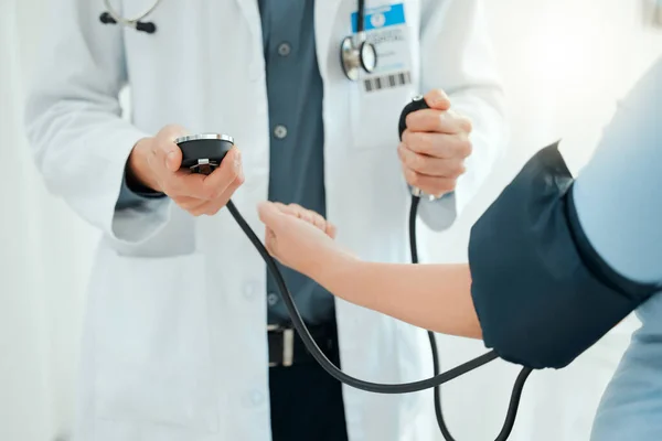 All Can Prescribe Pain Doctor Using Blood Pressure Gauge Checkup — Stock Photo, Image