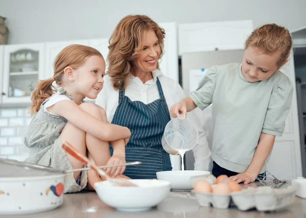 Κάνεις Τόσο Υπέροχη Δουλειά Ναι Μια Γιαγιά Μαγειρεύει Τις Δύο — Φωτογραφία Αρχείου