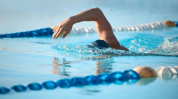 Competir Contra Ele Próprio Jovem Atleta Masculino Irreconhecível Nadando Uma — Fotografia de Stock