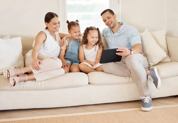 Love Some Family Screen Time Young Family Sitting Together While — Stock Photo, Image
