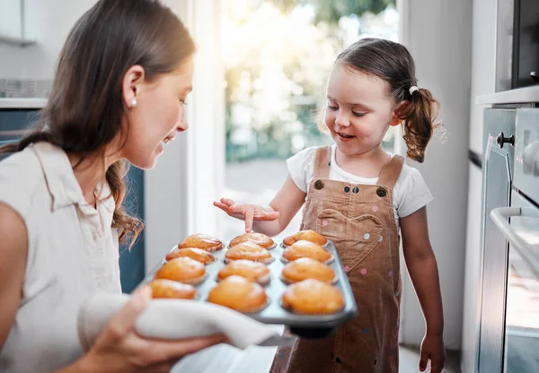 Zien Klaar Uit Mam Een Vrouw Bakken Met Haar Dochter — Stockfoto