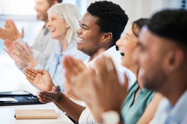 Estoy Emocionado Implementar Que Aprendí Hoy Joven Empresario Aplaudiendo Sus — Foto de Stock