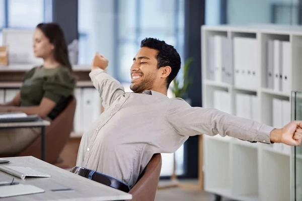 Preciso Apanhar Jovem Agente Call Center Alongando Antes Fazer Sua — Fotografia de Stock