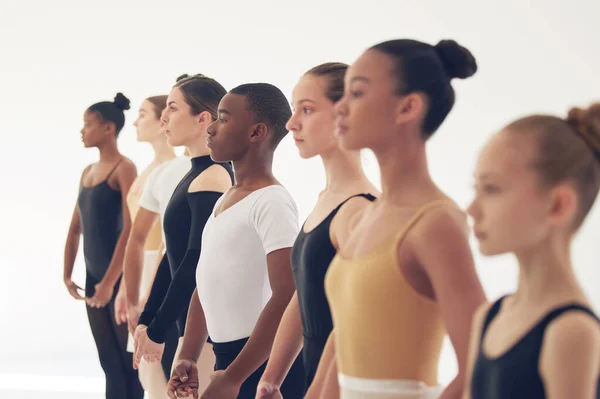 Precisava Música Espelho Grupo Bailarinas Preparando Para Apresentar Estúdio Dança — Fotografia de Stock