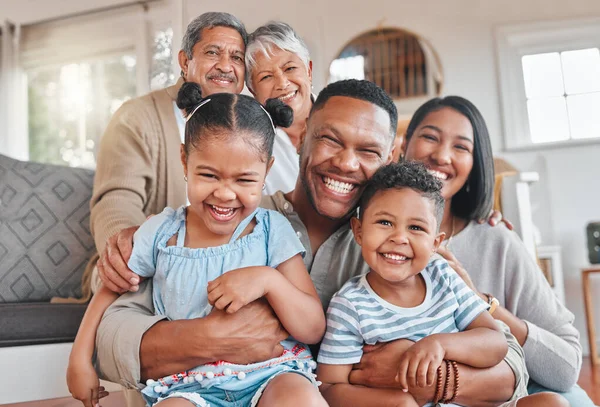 Amor Todo Que Necesitamos Retrato Una Familia Con Sus Abuelos —  Fotos de Stock