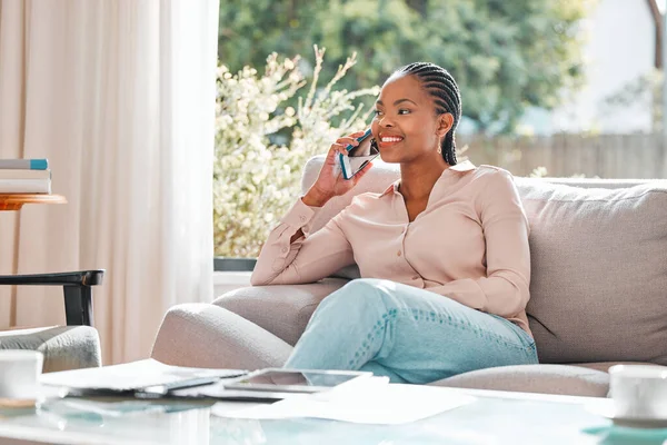 Catching Feels Coming Home Beautiful Young Woman Making Phone Call — Stock Photo, Image