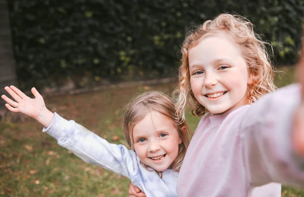 Chiedi Della Magia Bene Raccontarti Dei Ricordi Infanzia Due Adorabili — Foto Stock