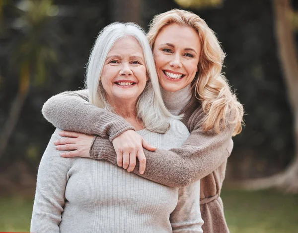 She Must Get Her Good Looks Her Mom Woman Standing — Stock Photo, Image