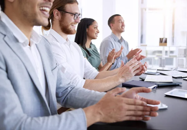 Comparte Tus Conocimientos Con Equipo Grupo Diverso Empresarios Sentados Juntos — Foto de Stock