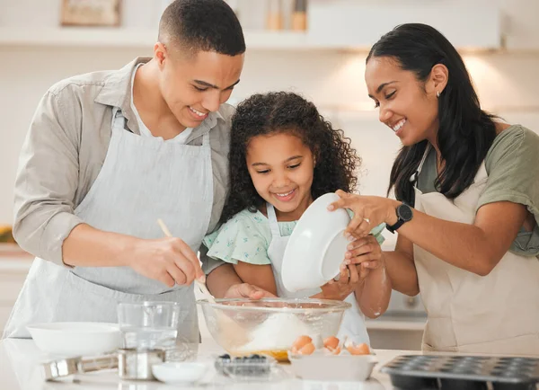 Cocina Donde Hacen Los Recuerdos Una Joven Madre Padre Horneando — Foto de Stock