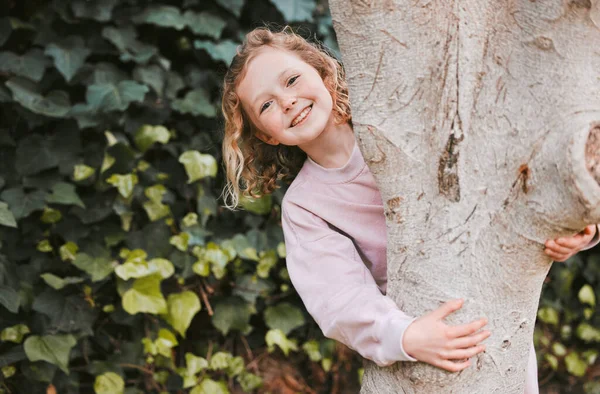 Nothing Makes Child Happier Game Hide Seek Adorable Little Girl — Stock Photo, Image