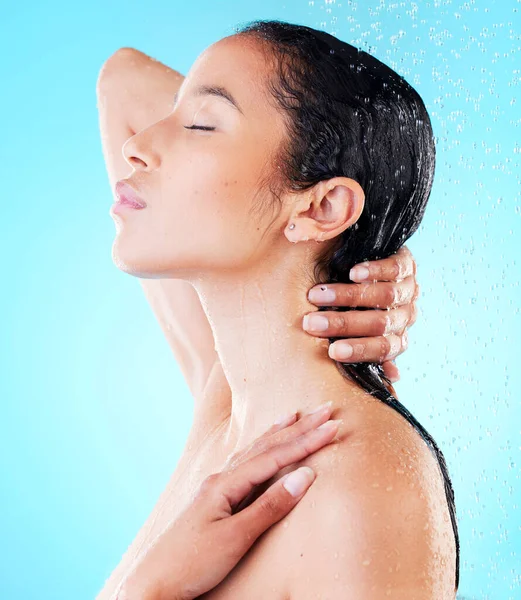 Taking Cold Shower Actually Better Your Skin Hair Young Woman — Stock Photo, Image