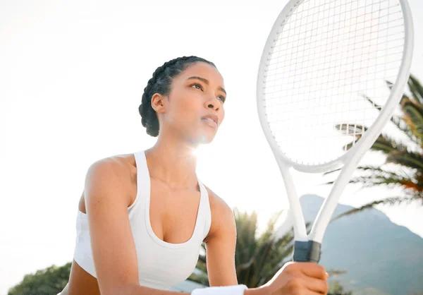Готовий Виграти Спортивна Молода Жінка Грає Теніс Корті — стокове фото